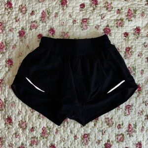 Lululemon Hotty Hot Shorts Low Rise 2.5